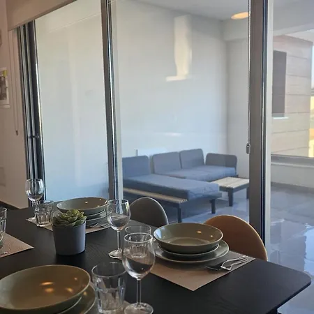 Pearl Apartment *