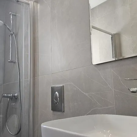 Pearl Apartment *