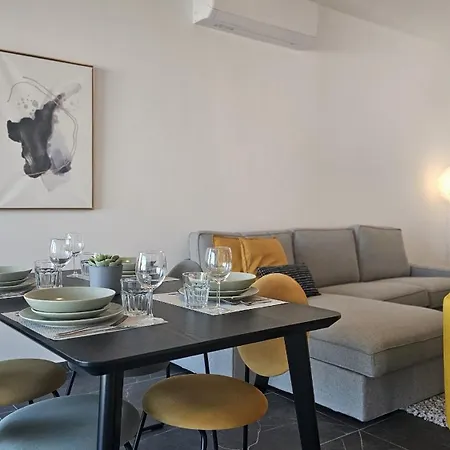 Pearl Apartment *