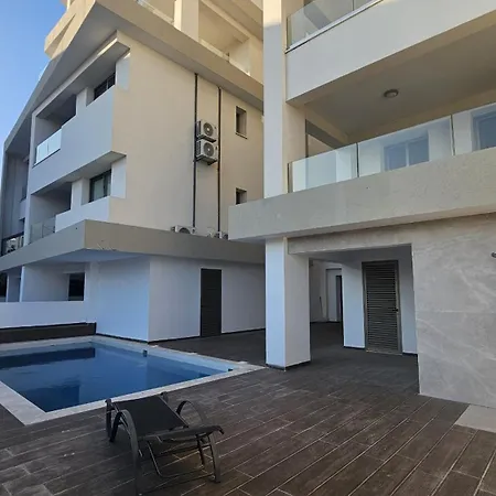 Апартаменти Pearl Ларнака